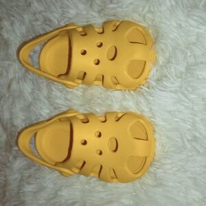 Infant/Toddler croc style shoes